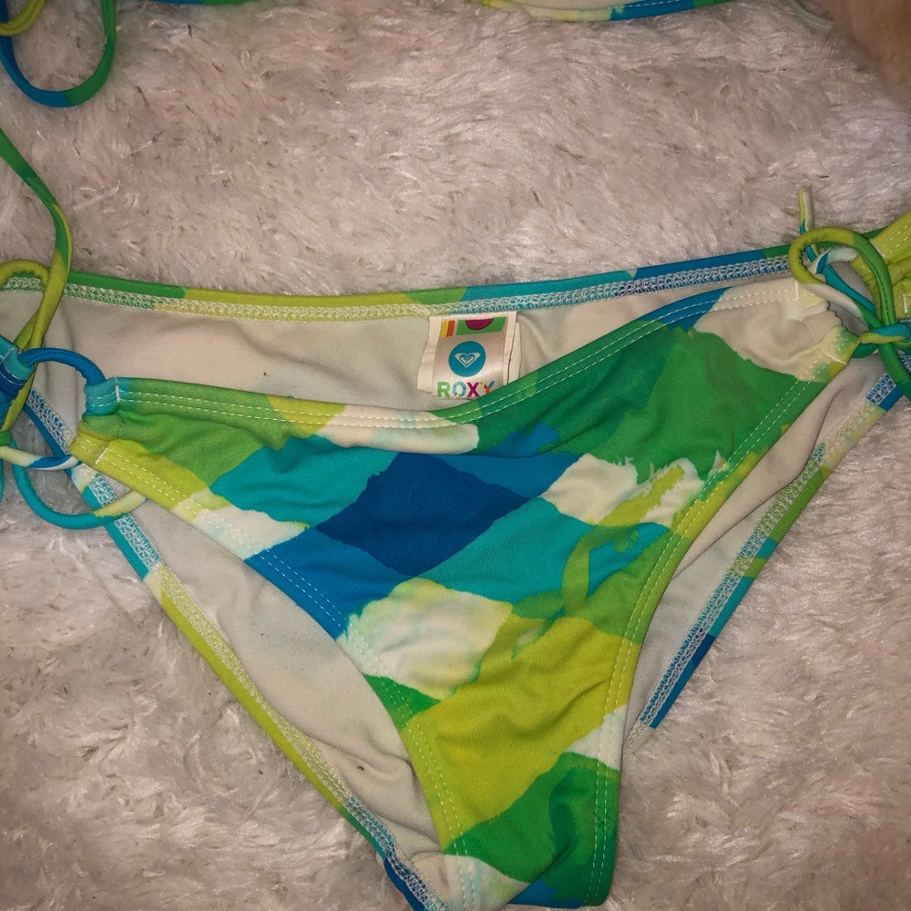 Roxy Bikini - Picture 3 of 6